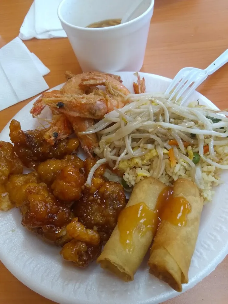 Mixto De Egg Roll Pollo Naranja Sprouts Camarones